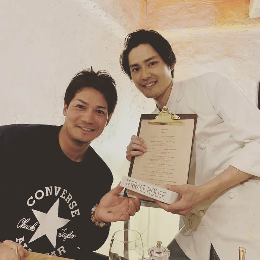 伊志嶺翔大のインスタグラム：「テラスハウスに出演されてた、寺島速人さんの店に来ました‼️ 石垣島でイタリアンのお店@azzurra.ishigakiやってます！！ とても美味しいので皆さん石垣島来たときは食べに来てみてください😄 #テラスハウス#寺島速人#イタリアン#石垣島#伊志嶺です」