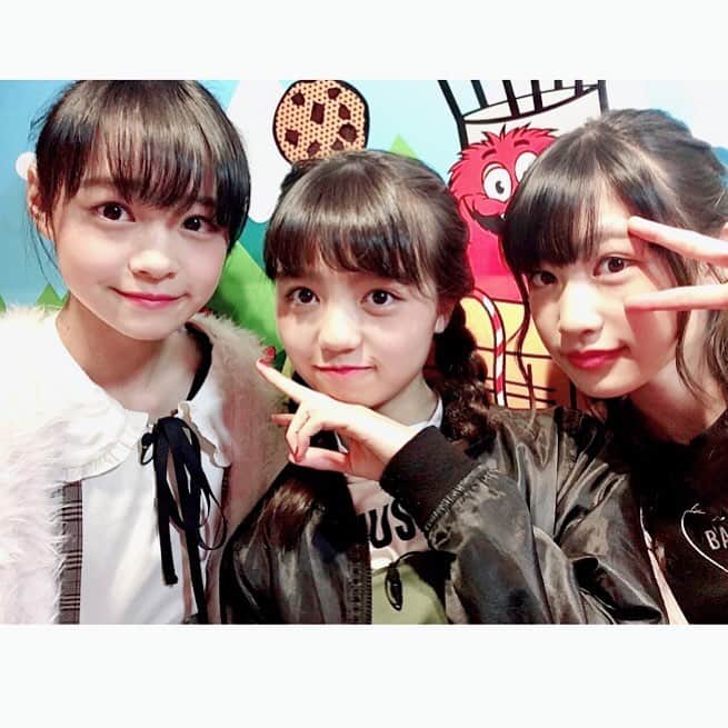 ニコ☆プチのインスタグラム：「. 今日は水曜日ということで！ モっと！ニコ☆プチTVが配信されています！ めあここねねのなかよし同期3人が原宿でインスタ映えスイーツの撮影にチャレンジ🍰🍨🍪 4年生のちびっこだった3人もなんともうすぐ中2ですって…😳 . 撮った写真はインスタで公開予定なのでそちらもお楽しみに！ 食レポもがんばっているので…！ チェックしてね〜😏❤︎ #モっとニコプチTV #告知全然出来てなくてすみません #4月号で各話見所紹介もするのでお楽しみに #林芽亜里  #阿部ここは  #山内寧々  #tsutayaプレミアム  #ニコプチ」