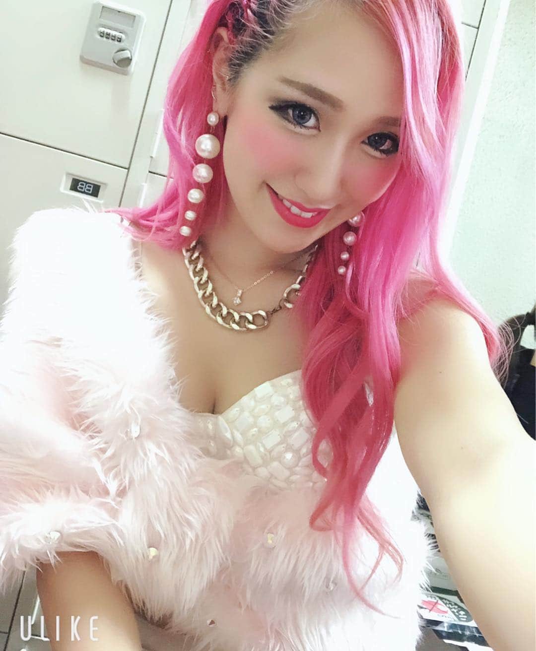 Yumikaさんのインスタグラム写真 - (YumikaInstagram)「ぬくもりを欲しているのでもこもこが好きです🥺 寝れない🤮 ❄️🎀❄️🎀❄️ #hugmeeyumika #pink」2月7日 10時32分 - yuminem923