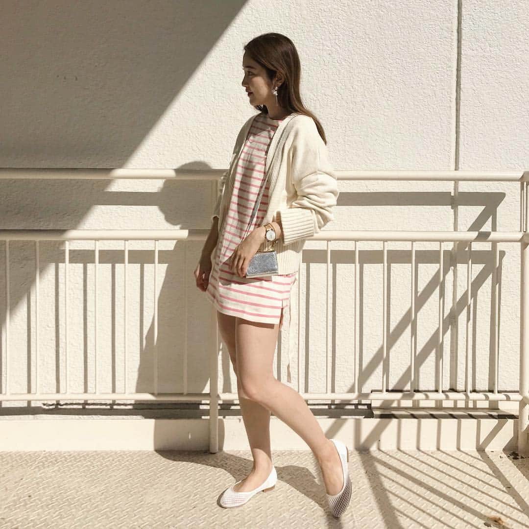 mina hinokuchiのインスタグラム：「. カシュクールカーディガン、暖かくなってきたら羽織でも着たい🌼🌼 このカーデの着方聞かれることが多いので、IGTVで動画で3パターン載せてます♪♪ (topページから見れます♪♪) . 今日は新作も沢山入荷！！ あの人気アイテムも入荷しますよ〜💓 #whoswhochico #salonbychico #mina_chicode #chico_2019ss #カシュクールカーディガン #フーズフーチコ」