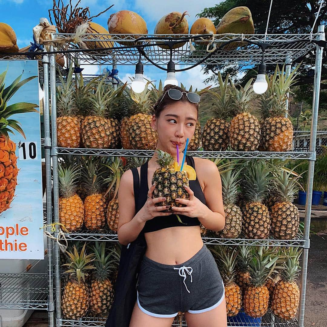 松本優さんのインスタグラム写真 - (松本優Instagram)「. . ダイアモンドヘッドの後の🍍スムージーは最高😍😍😍 . pineapple girl🍍lol . #hawaii#diamondhead#waikiki#like#good#followme#trip#travel#pineapple#smoothie#instagood#instadaily#ハワイ#ワイキキ#ダイアモンドヘッド#パイナップル#旅#旅行#トラベル#スムージー#松本優#yucode👗」2月7日 9時12分 - matsumoto_yu