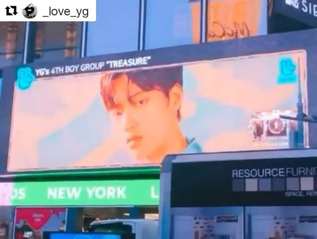 ヤン・ヒョンソクのインスタグラム：「TREASURE on #NEWYORK #TIMES #SQUARE #BILLBOARD #VLIVE #YG  @_love_yg」