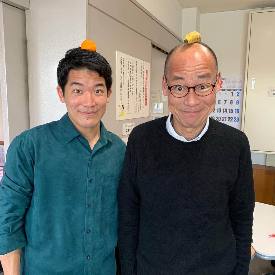 のインスタグラム：「昨日は城山スズメのピンチヒッターでした！ 聞いて頂いた方々ありがとうございました！！ あと1ヶ月と少しで、鹿児島生活1年です！  #城山スズメ #mbc #鹿児島 #みかん #バナナ」