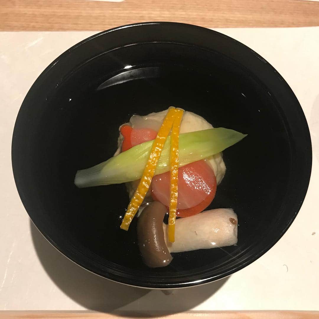 伊藤裕子さんのインスタグラム写真 - (伊藤裕子Instagram)「五本木 響 へ。 どれもこれも 優しくて美味しいお料理でした。 ありがとうございました！ #五本木響 #和食 #美味しいお料理 #楽しい会話 #そりゃお酒もすすむ #久々の夜遊び #全品撮り忘れ」2月7日 3時39分 - yukoito_official