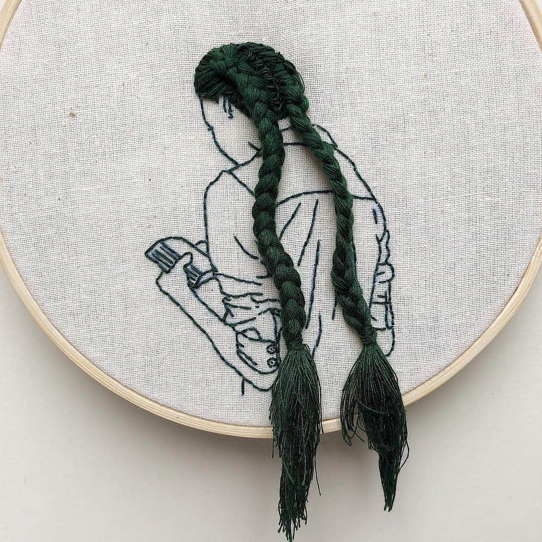 Instagramさんのインスタグラム写真 - (InstagramInstagram)「Warning: Sheena Liam’s (@times.new.romance) hand-embroidered creations may not be based on real people... but they may induce some serious hair envy. “I’m not a person who can sit idle,” says the artist and model, who is originally from Penang, Malaysia, and now lives in NYC. She learned the basics from her mother as a child, and picked back up her needle and thread to stay occupied during her commute and in her free time. “The internet introduced me to artists with new and contemporary ways of approaching the medium,” says Sheena. “It made me realize the potential of embroidery beyond the traditional.” Tune in to today’s story to see more of Sheena’s embroidery style. 🧵 Photo by @times.new.romance」2月7日 4時17分 - instagram