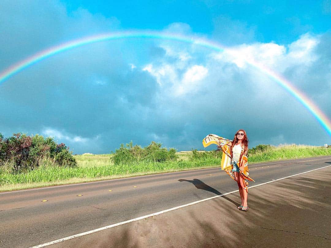 羽石杏奈さんのインスタグラム写真 - (羽石杏奈Instagram)「rainbow state, hawaii🌈🌈 ドライブ中に見えた虹！綺麗すぎて思わず車止めて写真撮った📸 今回のハワイは天気悪い日が多かったけど、その代わり毎日のように虹が見れたよ🤤〜🌈 . ハワイでも #グローバルwifi お世話になりました✴︎ supported by #グローバルwifi @girl_license」2月7日 7時23分 - hawaiianna913