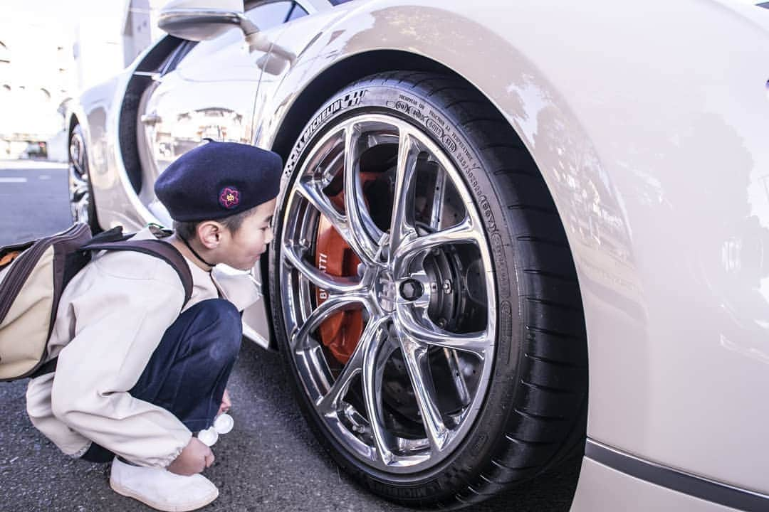 前澤友作さんのインスタグラム写真 - (前澤友作Instagram)「#MZSCKids スーパーカーに説明はいらないよね。  No words needed for Supercar  #mzsupercar #Bugatti #Chiron #BugattiChiron #supercar  #ブガッティ #シロン #スーパーカー #千葉を車の聖地に  #千葉 #みどり台 #yusakumaezawa #前澤友作」2月7日 18時17分 - mzsupercar