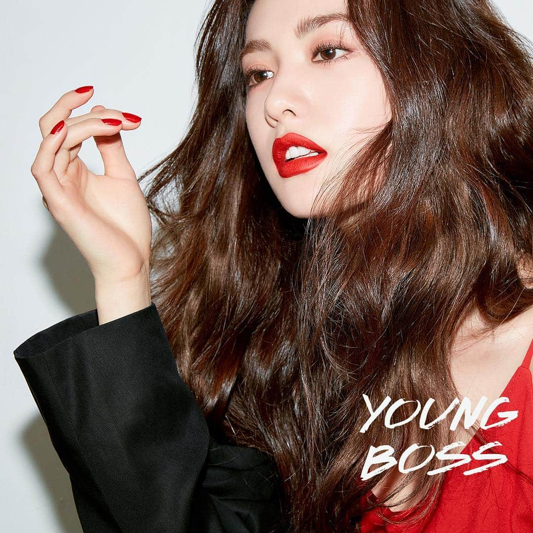 미샤 MISSHAさんのインスタグラム写真 - (미샤 MISSHAInstagram)「- Find your lip vibe with different shades. Eternal classic real red lip color. #Young_Boss - 한 끗 차이로 차원이 다른 무드를 완성하다, 영원한 클래식 리얼 레드 #영보스💋 -  #미샤 #데어루즈 #데어루즈벨벳」2月7日 18時25分 - missha.official