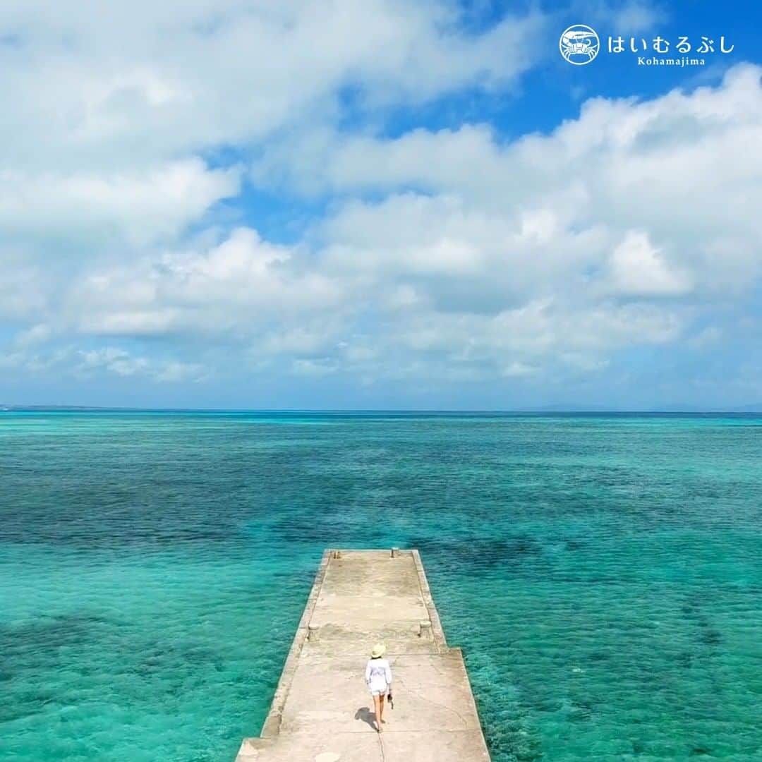 HAIMURUBUSHI はいむるぶしさんのインスタグラム写真 - (HAIMURUBUSHI はいむるぶしInstagram)「竹富島の西桟橋にて。水の色、小波の音、潮の満ち引き、太陽の光の差し方、青い空と白い雲とのコントラスト…様々な表情がある八重山の海は、毎日見ていても飽きることがありません。 #竹富島 #竹富 #西桟橋 #沖縄 #日本 #旅行 #小浜島 #はいむるぶし #taketomijima #taketomi #okinawa #japan #travel #kohama #resort #haimurubushi」2月7日 19時28分 - haimurubushi_resorts