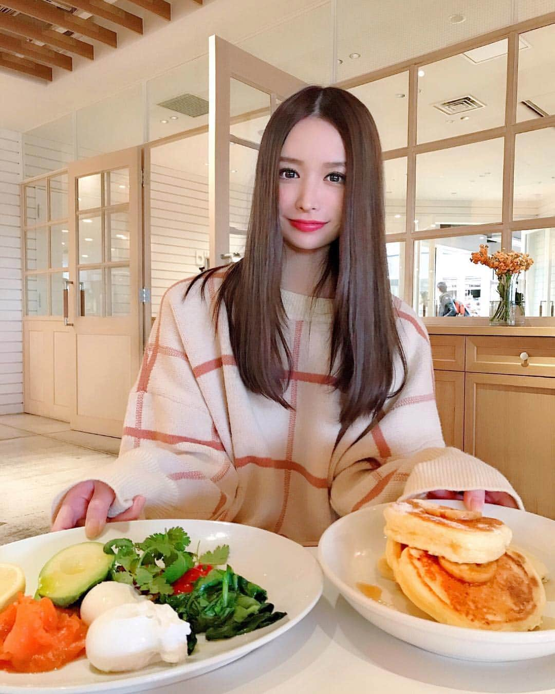 吉見衣世さんのインスタグラム写真 - (吉見衣世Instagram)「パンケーキ久々食べた🥰 ・ ・ 食欲が止まらなーい！！ ・ ・ ニット @sundayandmonday_official ・ ・ #ニット#パンケーキ#bills」2月7日 19時34分 - iyori_nu