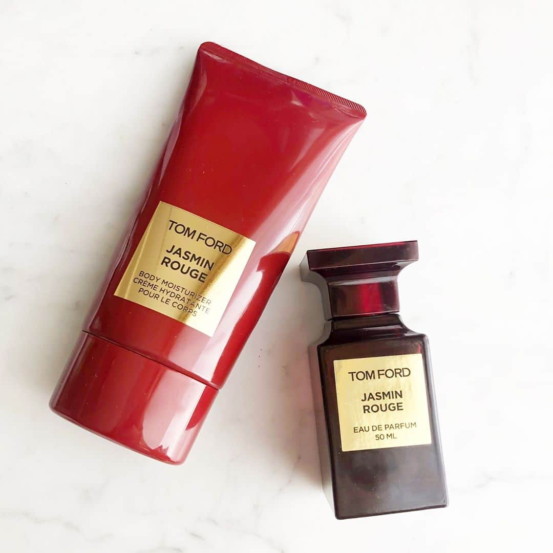 安座間美優さんのインスタグラム写真 - (安座間美優Instagram)「TOM FORDのJASMIN ROUGE 愛用中の大好きな香り💋 ボディクリームとオードパルファム。 つけていると、何の香り？と褒められることが多いです♡ #tomford#tomfordbeauty#jasminrouge#bodymoisturizer#eaudeparfum#ボディクリーム#オードパルファム#香水#大好きな香り#みゅうの美容法」2月7日 12時14分 - mew_azama