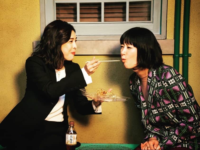 水川あさみさんのインスタグラム写真 - (水川あさみInstagram)「今夜のQUEENは第5話放送です☝️カットかかった後に結子さんに餃子を食べさせてもらって、んまんまっ！ #ドラマQUEEN #木曜よる10時」2月7日 12時29分 - mizukawa_asami