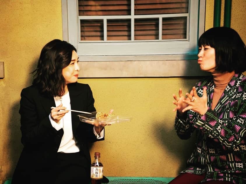水川あさみさんのインスタグラム写真 - (水川あさみInstagram)「今夜のQUEENは第5話放送です☝️カットかかった後に結子さんに餃子を食べさせてもらって、んまんまっ！ #ドラマQUEEN #木曜よる10時」2月7日 12時29分 - mizukawa_asami