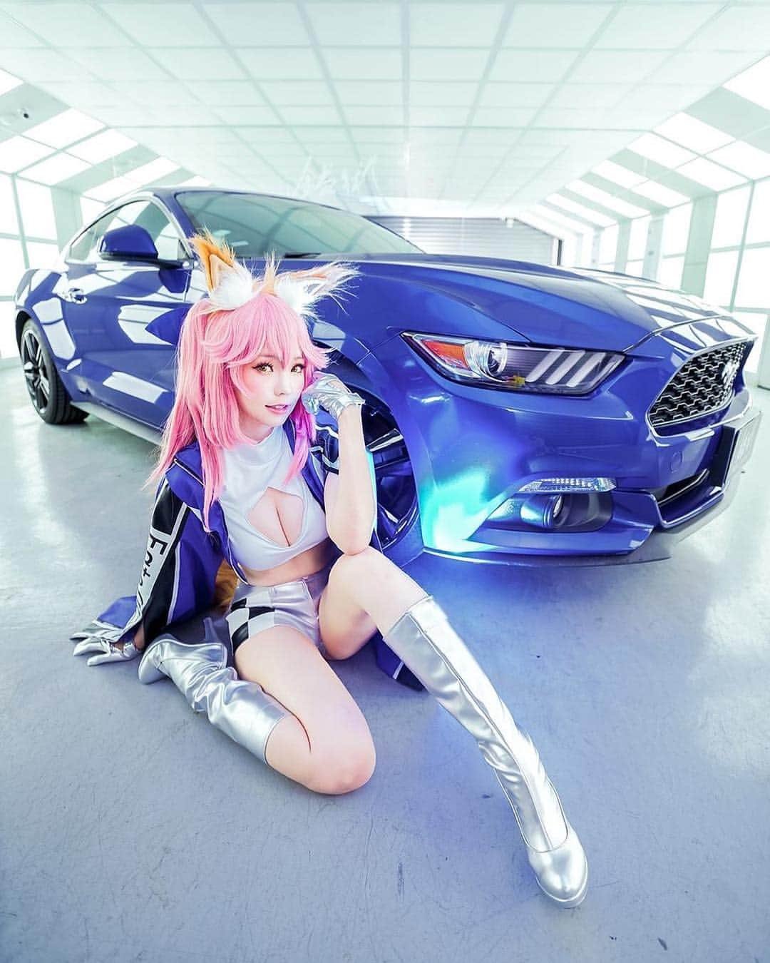 Elyさんのインスタグラム写真 - (ElyInstagram)「Racing Tamamo ✨ Photo book preorder,check my FB page⇒ eeelyeee #Elycosplay #cosplay #tamamonomae #tamamonomaecosplay #tamamocosplay #fatecosplay #fgo #racingtamamo」2月7日 14時25分 - eeelyeee