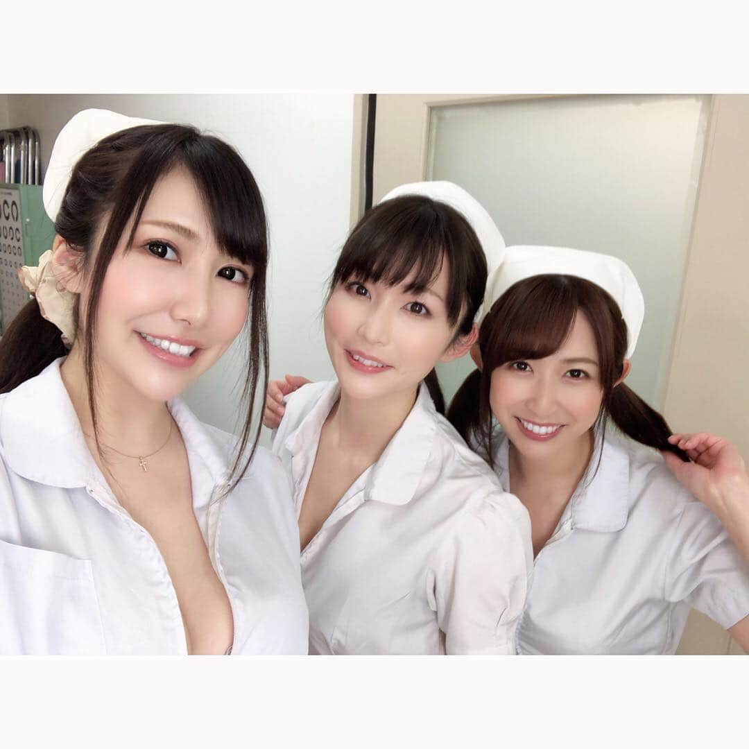 若月みいなさんのインスタグラム写真 - (若月みいなInstagram)「竿玉尻穴3点攻めペロペロナース👩🏻‍⚕️🚑♥️ #av女優  #撮影  #shooting  #cmore  #野々宮みさと  #今井ゆあ  #若月みいな  #ナース  #今の時代は本当のナースさんは  #もうナースキャップつけないらしいけど  #avでは何年経っても付ける  #そしてナースには白ストッキングw  #やっぱりわかりやすいイメージが大事らしい」2月7日 20時00分 - wakatsuki_cmore