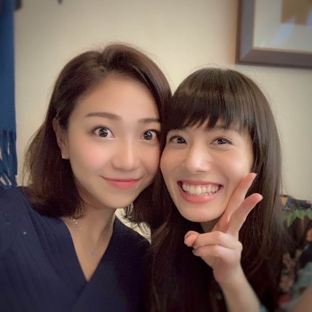 のインスタグラム：「昨日はみちこ(舞羽美海ちゃん)にも会えたりで本当に楽しい一日でした☺️﻿ ﻿ ﻿ 宝塚音楽学校に入る前の中学生の頃からの友達なのです﻿ ﻿ ﻿ トップ娘役として強く美しく舞台に立つみちこは私にとっても自慢で、尊敬する女性でした🌹﻿ ﻿ ﻿ 中学生の時、はじめてみちこに会った時の、感動は忘れられないです🤣﻿ なんて美しくてバレエが上手なの！！と驚きました🤣﻿そして友達でありながらファンでした🤣 ﻿ ﻿ 下級生の頃から活躍して忙しかったのたのであまり遊んだりする暇も無く退団してしまい寂しかったですがこれからは沢山遊んでもらうつもりです🤣  #舞羽美海#雪組#宝塚#みみ#みちこ #彼女のダンスはすごい」