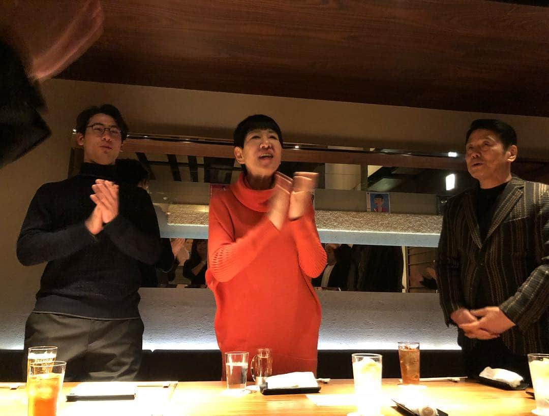 和田アキ子さんのインスタグラム写真 - (和田アキ子Instagram)「そして、スタッフみんなと恒例の新年会〜 1年に1回、色んなスタッフと話せて楽しい会でした😊😊😊 #ako50th #アッコにおまかせ #新年会 #34年目 #今年も頑張ります」2月7日 16時06分 - ako50th