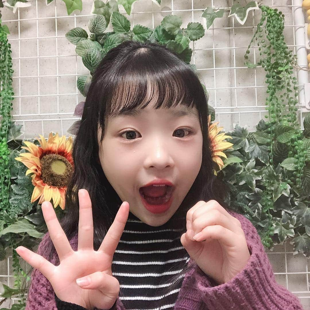 Hinataさんのインスタグラム写真 - (HinataInstagram)「. . YouTubeのチャンネル登録者数が 40万人を突破しました〜😂👏👏 . いつも動画を観て下さってありがとうございます🤡💓💓 . みんなに楽しんでもらえる動画を どんどんアップしていけるように頑張るので これからも応援宜しくお願いします🌻 . . #クラージュキッズ  #野々山ひなた  #Hinata #YouTube #チャンネル登録者数 #40万人突破 #すごく嬉しい #応援ありがとうございます #みんなに楽しい動画届ける #ひなたも頑張ります #TikTokも更新する #ブログもTwitterもみてね #クラージュキッズのTikTokも観てね #もうすぐアップするよ」2月7日 16時30分 - hinachosugram