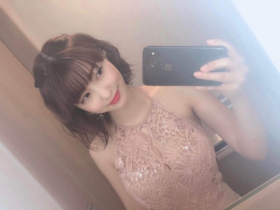 岸明日香さんのインスタグラム写真 - (岸明日香Instagram)「髪色変えたい気分🙆‍♀️ 何色がいいかなあ〜  4枚目は、NTTドコモ吉澤社長と、NTTドコモ・ベンチャーズの稲川社長と☺️✨ そして皆さんとも記念撮影したよ☺️💕」2月7日 17時57分 - aspoo02