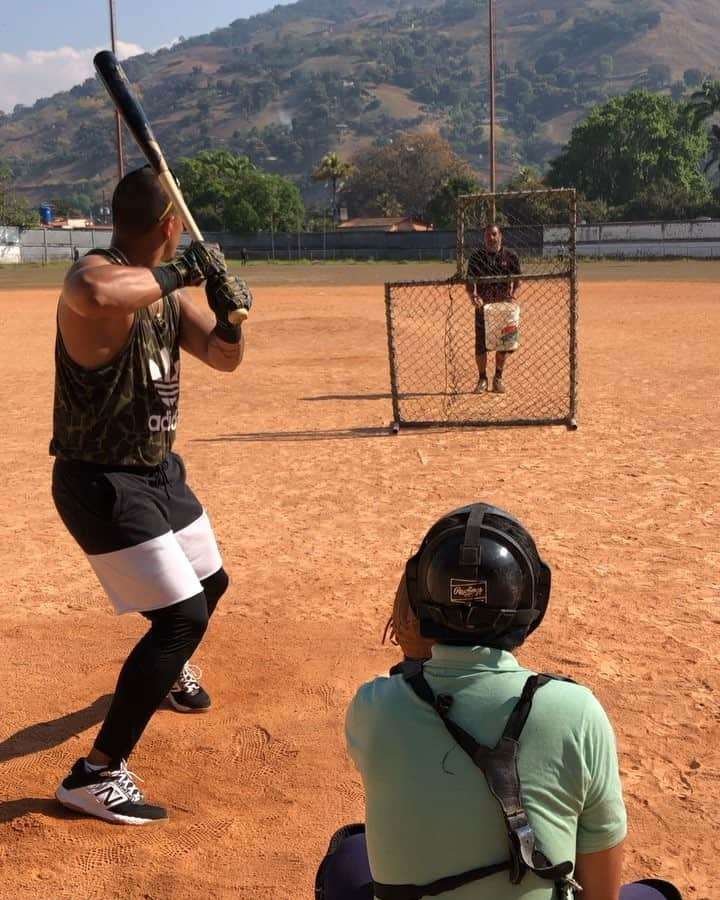 ホセ・オスナのインスタグラム：「Seguimos 💪🏼⚾️🙏🏼🙌🏽 con la bendición de Dios en cada momento ST2K19」