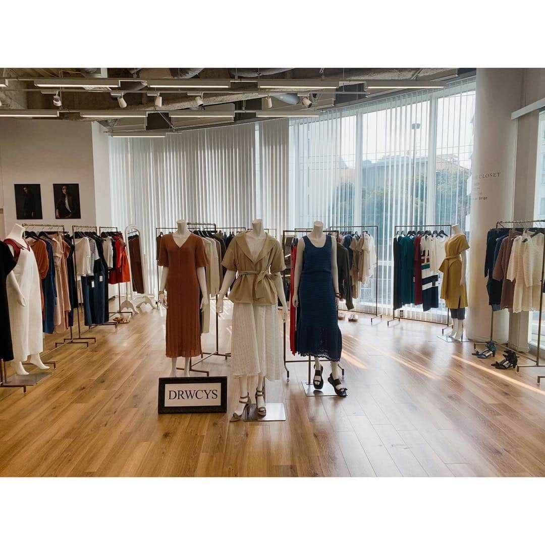堀尾実咲のインスタグラム：「#drwcys の展示会行ってきたよ🐰  お洋服大好きだから幸せな空間だった☺️ #drwcys #ドロシーズ #2019ss #exhibition #展示会 #fashion」