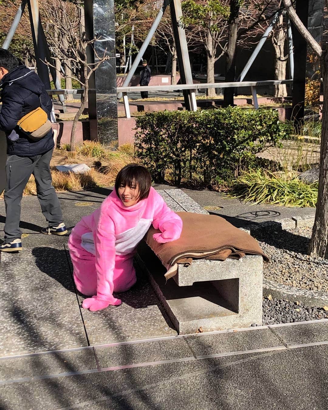 夏菜さんのインスタグラム写真 - (夏菜Instagram)「あと一時間半後くらいから。。 ｢人生が楽しくなる幸せの法則｣🐰 このときはぎっくり腰まっ只中で、たってるのがキツイので2、3枚目の姿勢で待機してました。笑 おたのしみにっ！💓」2月7日 22時15分 - natsuna_official