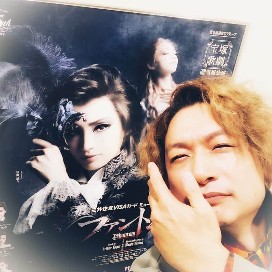 香取慎吾さんのインスタグラム写真 - (香取慎吾Instagram)「#ファントム 観劇 感激！ #望海風斗  クリスティ〜〜〜〜〜〜〜 〜〜〜〜〜〜〜〜〜〜〜〜〜〜〜〜〜〜〜〜〜〜〜ヌ！！！ #宝塚歌劇団」2月7日 22時20分 - katorishingo_official