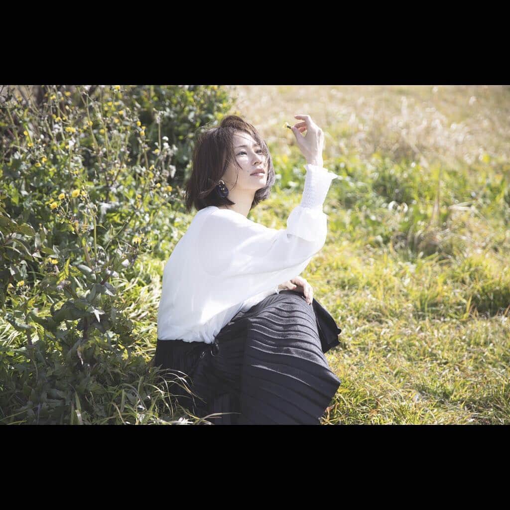 のインスタグラム：「Photographer @hideyuki.uchino_main *************************************************** #ポートレート #ポートレイト #作品撮り #igersjp #igrecommend #portrait #photographyeveryday #instagram #portrait_shots #portraiture #snap #portraits_ig #rsa_portraits #igers #featuremeofh #instagramjapan #portraitpage #portraits #actress #makeportraits #naturallight #instalike #japanese #white #portraitphotographer #portraitmood #monotone #portraitphotography  #team_jp_  #tokyoportrait」