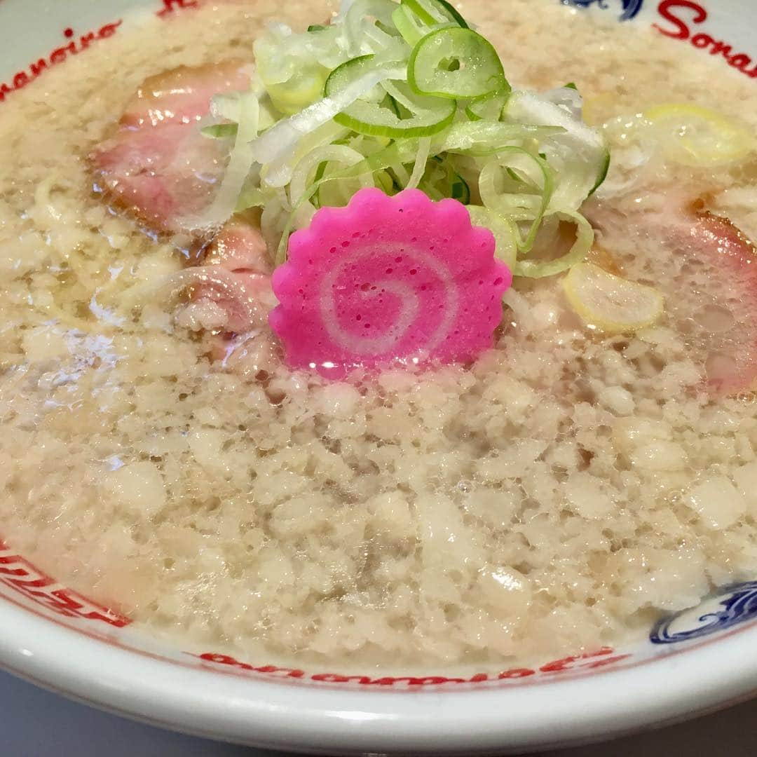 森千早都さんのインスタグラム写真 - (森千早都Instagram)「ソラノイロ食堂 ・焼餃子 ・水餃子 ・マカロニサラダ ・ハムカツ ・チャーシューエッグ(本日のおすすめ) ・ハーフカレー ・ハーフラーメン(こってり) ・チャイのパンナコッタ  2回目の訪問♡ 今回はがっつりラ飲み！ ラーメン以外も全部おいしい！ 締めのラーメンとカレーもハーフサイズがあって嬉しい🤝 そして女子には嬉しいデザート💓 あ、女子会にも良いかも、、！ #ラーメン  #ソラノイロ  #ソラノイロ食堂  #森とラーメン  #女子会」2月7日 22時26分 - morichisato313