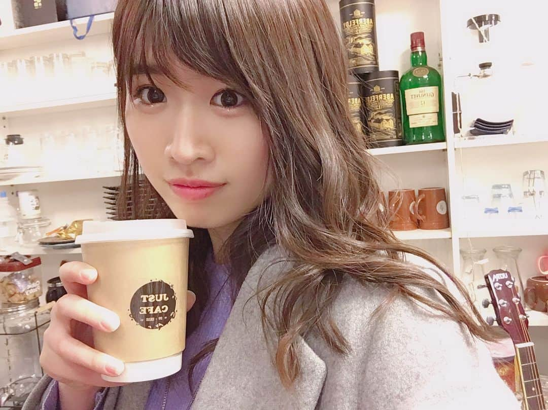 佐藤朱さんのインスタグラム写真 - (佐藤朱Instagram)「かわいい雰囲気のカフェで ほっこりした気持ちになれました。☕☺️ #台湾 #十分 #カフェ #バニララテ」2月8日 0時25分 - akari_miyagi