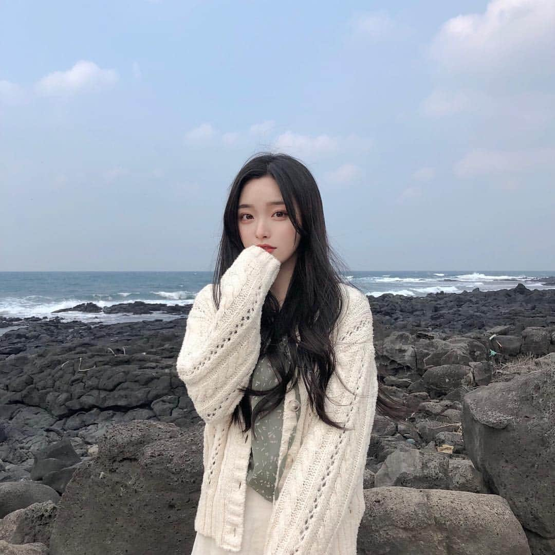 キム・ナヒさんのインスタグラム写真 - (キム・ナヒInstagram)「제주 사진 너무 많다 🙄 #nahee_travel」2月8日 0時29分 - knhs2