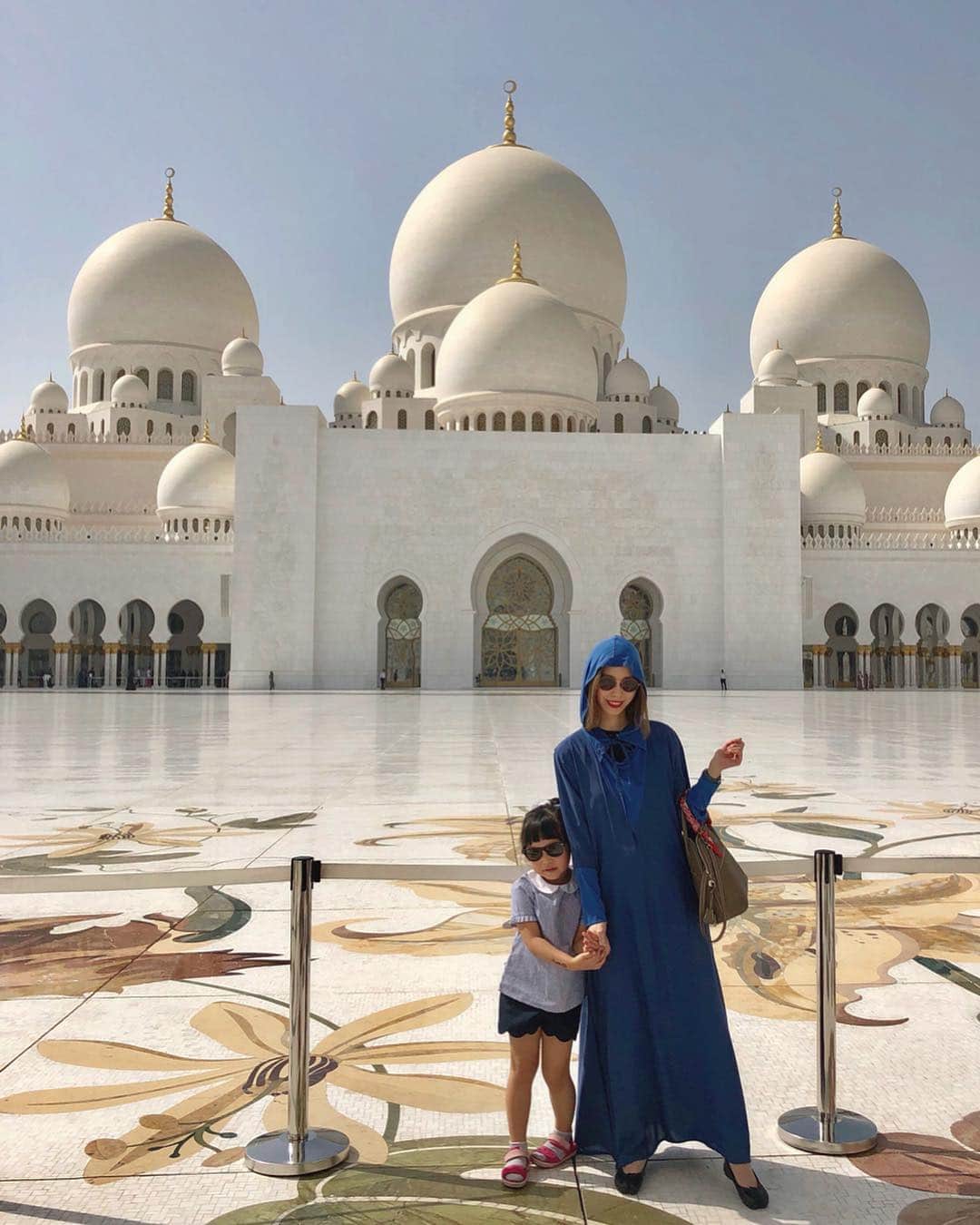 三輪麻未さんのインスタグラム写真 - (三輪麻未Instagram)「Sheikh Zayed Grand Mosque🏰  #sheikhzayedgrandmosque#ドバイ#アブダビ」2月8日 3時21分 - asami_miwa