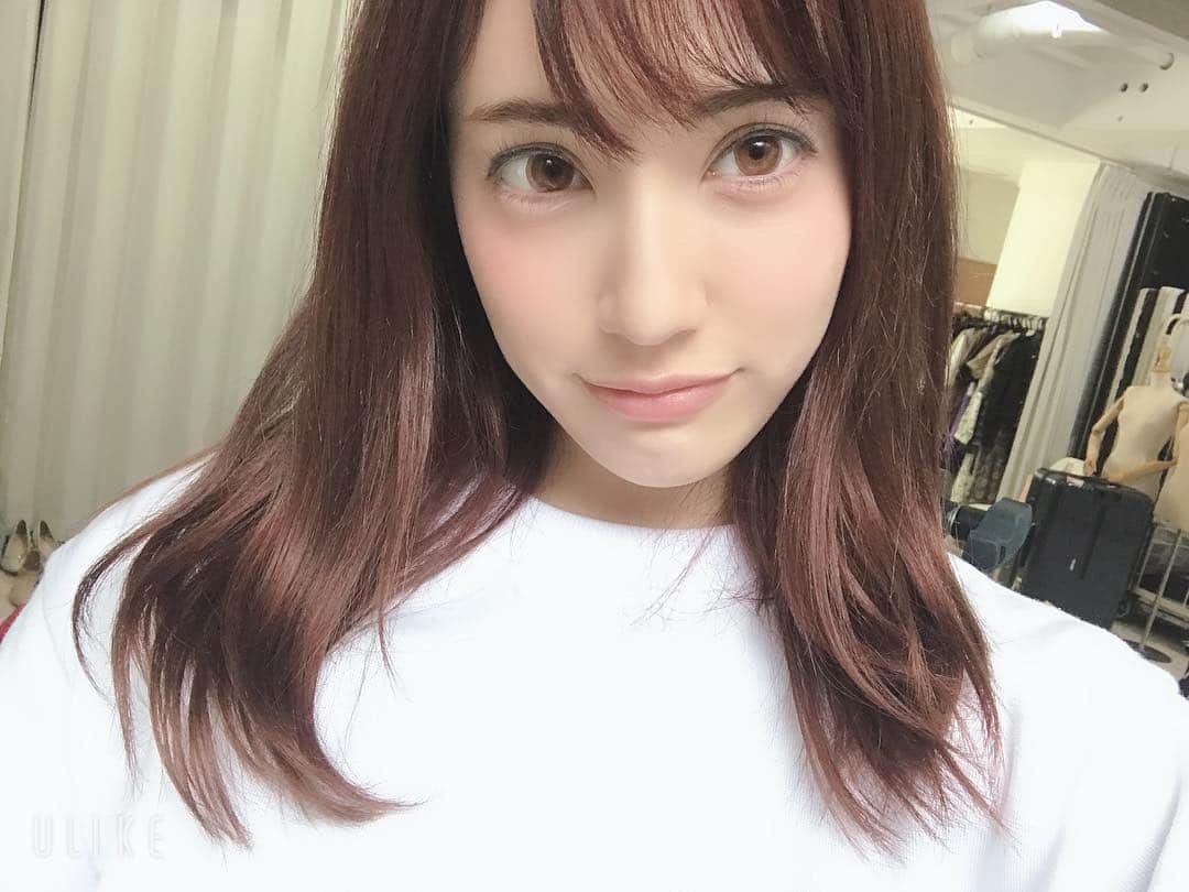 眞木美咲パメラさんのインスタグラム写真 - (眞木美咲パメラInstagram)「メイクさんにしてもらうベースメイク好き❤️ 自分でも勉強しなきゃなぁ🧐 . 足元まで写る撮影だからつま先にマニキュア塗ったんだけど身体かたすぎてびっくりしたよ😂 ヨガサボってたからまたやらなきゃね笑 . #風邪は治りました #みんなも気をつけて #白湯のみます #ビタミンものみます #みんな風邪対策ありますか」2月8日 13時11分 - pamypamypamy