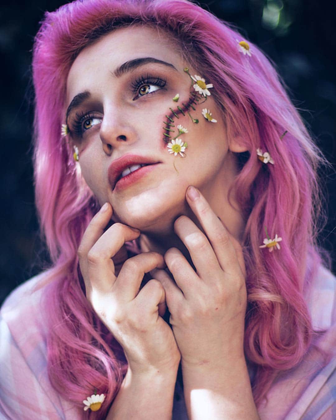 タイラー・ピアースのインスタグラム：「I think we suffer more from imagination than reality. . . . #photography #darkartphotography #concept conceptualart #photoart #artist #grunge #tocka #makeupartist #create #flowers #stitches」