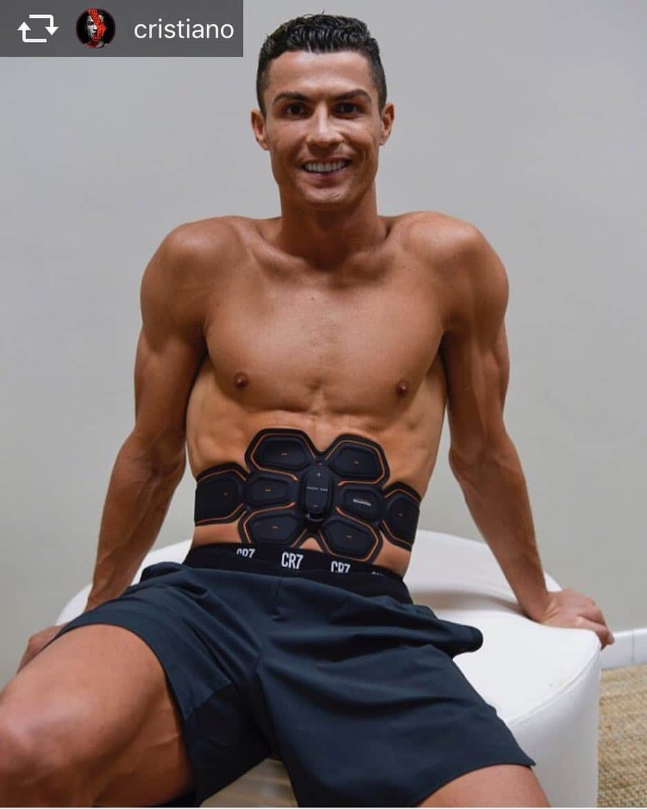 SIXPADさんのインスタグラム写真 - (SIXPADInstagram)「@cristiano  SIXPAD開発パートナーであるロナウド選手も日々のトレーニングに取り入れています。 これからもSIXPADはロナウド選手のトレーニングをサポート致します。 #SIXPAD #EMS #クリスティアーノロナウド #CR7 #football #soccer #シックスパッド #シックスパッド #ロナウド #クリロナ #sixpadabsbelt」2月8日 9時30分 - sixpad_official