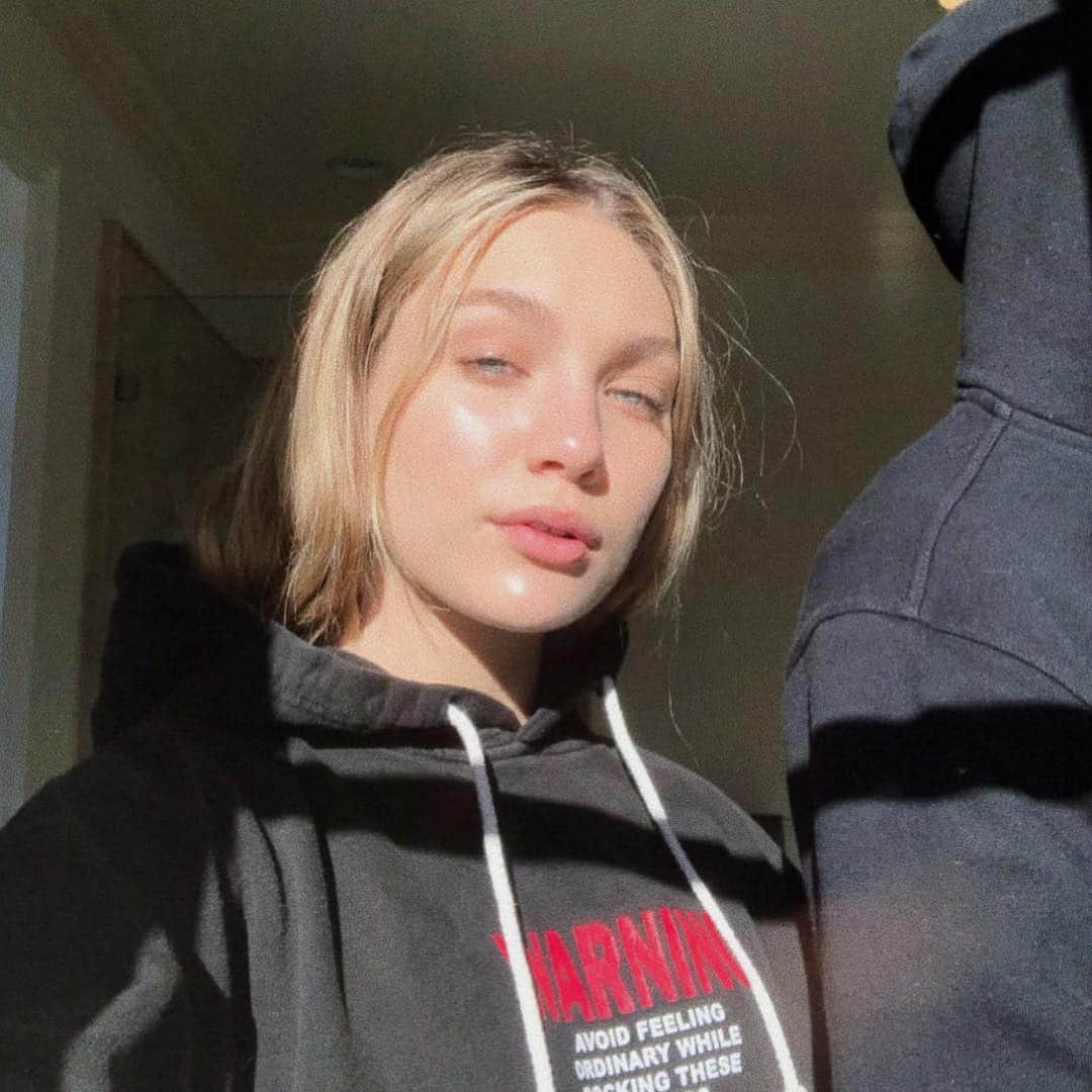 マディー・ジーグラーのインスタグラム：「i miss watching video edits any1 comment some cool pages below please 🥰」