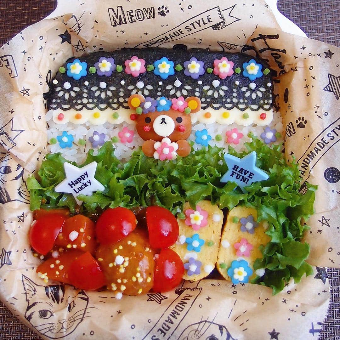 しあんのインスタグラム：「今日の旦那さん弁当。 今週ラストのお弁当です。 ❃︎ 明日は雪が降るそうですね⛄️ そんなに積もらなければいいなぁ。 ❃︎ 今週もいいねやフォローして下さってありがとうございました😊 素敵な週末をお過ごし下さい✨ ❃︎ ❃︎ #お弁当#曲げわっぱ#キャラ弁#デコ弁#旦那弁当#ぶぶあられ#オベンタグラム#クッキングラム#ランチ#お昼ご飯#お弁当作り楽しもう部#おうちごはんLover#おうちごはん#obentopark#cookingram#macaroni#KURASHIRU#bento#lunch#ouchigohan#ouchigohanlover#snapdish #ひとくちフランク#フードパック #他のおかず入らなかった #別容器に入れました」