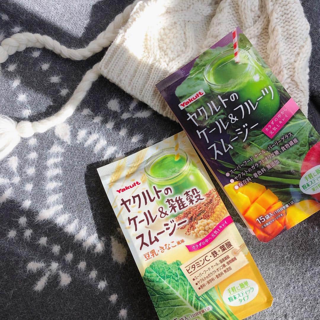 のインスタグラム：「ヤクルトのスムージーは、腸まで届くガラクトオリゴ糖と食物繊維入り。 . . . #ヤクルトのスムージー #ヤクルトのケールスムージー #ヤクルト #スムージー #グリーンスムージー #スーパーフード #ケール #日常 　#キレイをかしこく　#食物繊維　#ガラクトオリゴ糖 #yakult #smoothie #kalesmoothie #greensmoothie #kale #soymilk #instafood #foodstyling #foodstagram」