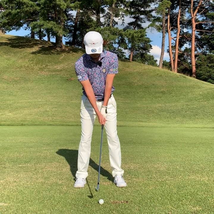 ゴルファボのインスタグラム：「インパクトの瞬間に顔を右に向けるイメージでショットしてみてください🏌️‍♂️ヘッドアップを効果的に防ぐことができます⛳️✨✨👍 #ゴルフ #ヘッドアップ #プロゴルファー #諸藤将次」