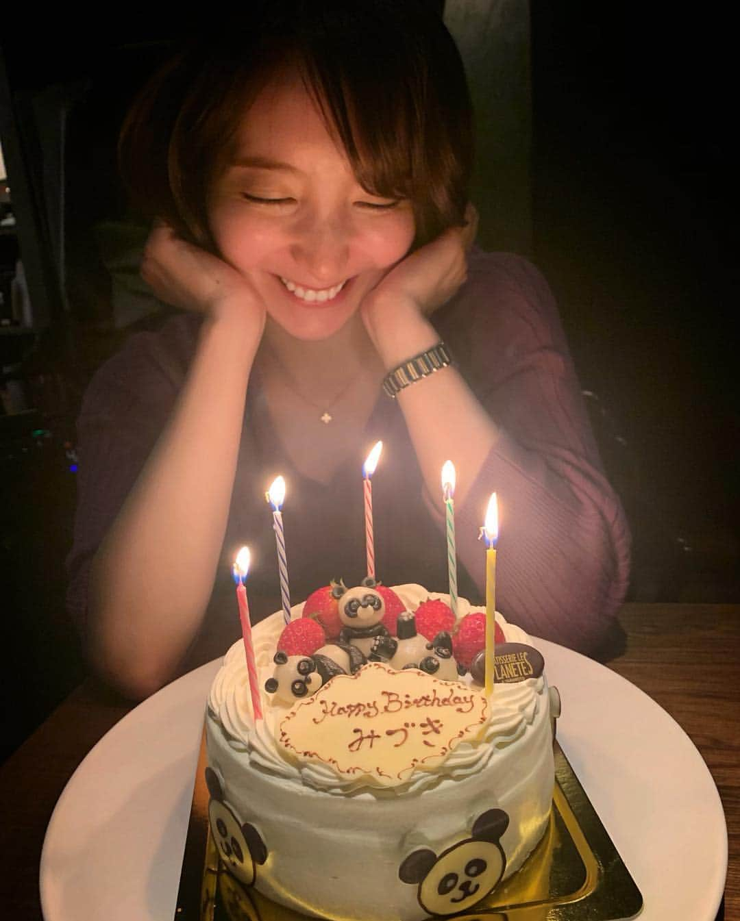 堀みづきさんのインスタグラム写真 - (堀みづきInstagram)「🐼🎂♥️♥️ 最高の誕生日を過ごせました。 周りの人に恵まれていて、幸せ者です。 私は一人じゃ何もできなくて、日々たくさんの人達に支えられながら生きているということ…改めて実感しました😌 これからも周りの大好きな人達を大切にしていきたいです。 #お誕生日ケーキ #パンダ #パンダケーキ #いたるところに大好きなパンダ #感激 #お祝いありがとう  #パンダスタグラム」2月8日 10時48分 - mizuki_027