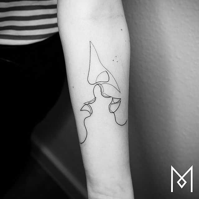 TABI LABO【公式】さんのインスタグラム写真 - (TABI LABO【公式】Instagram)「世界を魅了する「一筆書きタトゥー」。 一筆書きのタトゥーにこだわる理由、それは「すべてはひとつのものから派生しているという物事の本質を表現したいから」なのだそう。 @moganji . #tattoo #moganji #singleline #minimalart #oneline #タトゥー #一筆書きタトゥー #一筆書き #WorldTopics #tabilabo」2月8日 10時56分 - tabilabo