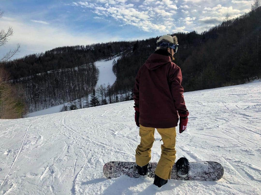 森下真依さんのインスタグラム写真 - (森下真依Instagram)「10年以上ぶりにスノボー行ってきた🏂✨ . . #snowboard #snowboarding」2月8日 11時15分 - maimai___63