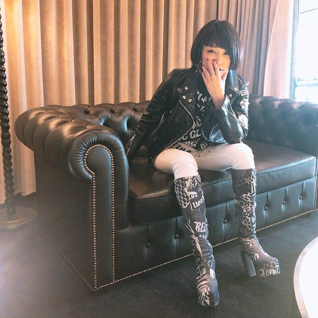 中島美嘉さんのインスタグラム写真 - (中島美嘉Instagram)「. Go My Way  @hystericglamour_official #青山店#ホッとしたい日#デビューからずっと#お世話になってます#CDどこかに置いてくれてるかも？#行ったら探してみて、笑#感謝」2月8日 11時48分 - mikanakashima_official