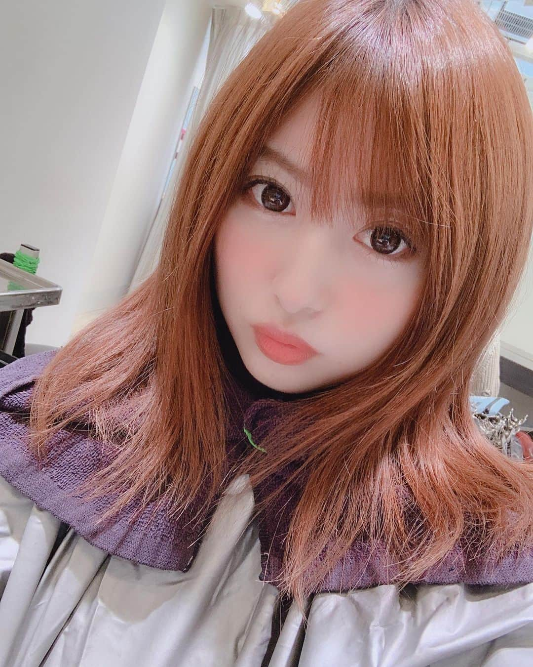 成瀬心美さんのインスタグラム写真 - (成瀬心美Instagram)「💇‍♀️ . . いめちぇんざます。 . . 久々に エクステでロングに。 . . いつも ありがとうございますです！ . RISELにはエクステの種類が たーーーーくさんあるから 好みの色にしてもらえて 毎度嬉しいです！☺️ . . さていよいよ 明日、明後日は 仙台イベント！！！ 沢山の方にお会い出来るの 楽しみにしています😘 . 2/9(土)14時〜 thanks発売サイン会⭐︎ . TSUTAYA仙台駅前店様です！ . こちらは書店様なので 老若男女皆様きていただけます🎶 . お子様連れももちろんOKです☺️ . 当日参加大歓迎ですので じゃんじゃん来てください！！！ . . そして次の日 2/10(日)13時〜 . デビュー10周年イベント パラダイスBOX仙台店様✨ . こちらはDVDショップ様なので 18歳未満の方は 参加できないです😭ごめんね。 . . サイン&撮影会なので 購入枚数によって ツーショットや撮影会にも 参加できます🎶 . 当日参加もOKです！ ⬇︎詳細 http://blog.livedoor.jp/top_event/archives/2001544.html . . 2日連続も嬉しいです！ . 明日は何を着ようかな✨ . . #haircolor #hairstyle #hairstyles #extensions #thanks #サイン会 #仙台」2月8日 22時53分 - coco3ndazo