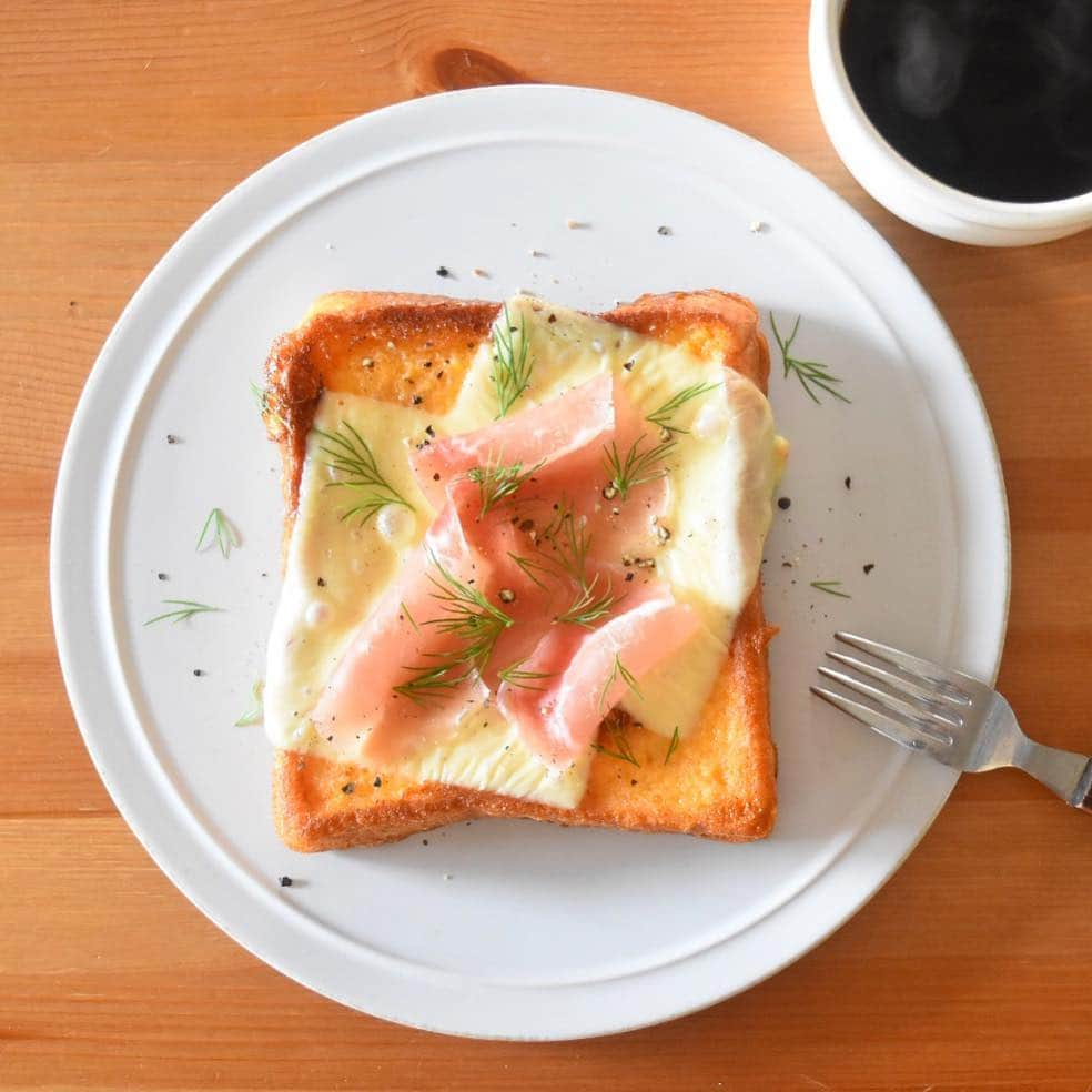 山崎佳さんのインスタグラム写真 - (山崎佳Instagram)「Today’s breakfast. 甘くないフレンチトースト、とけるチーズと生ハム。」2月8日 23時08分 - keiyamazaki