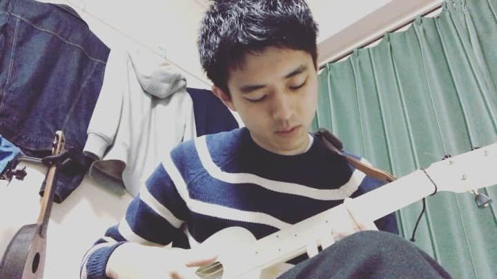 岡田竜（岡田桜井）のインスタグラム：「おーしゃんぜりーぜーのやつ  #ウクレレ #ソロウクレレ #ukulele #オーシャンゼリゼ #パリ行きたい #パリジェンヌ見たい #パリスヒルトン #パリピ #ぱりんこ #outdoorukulele」