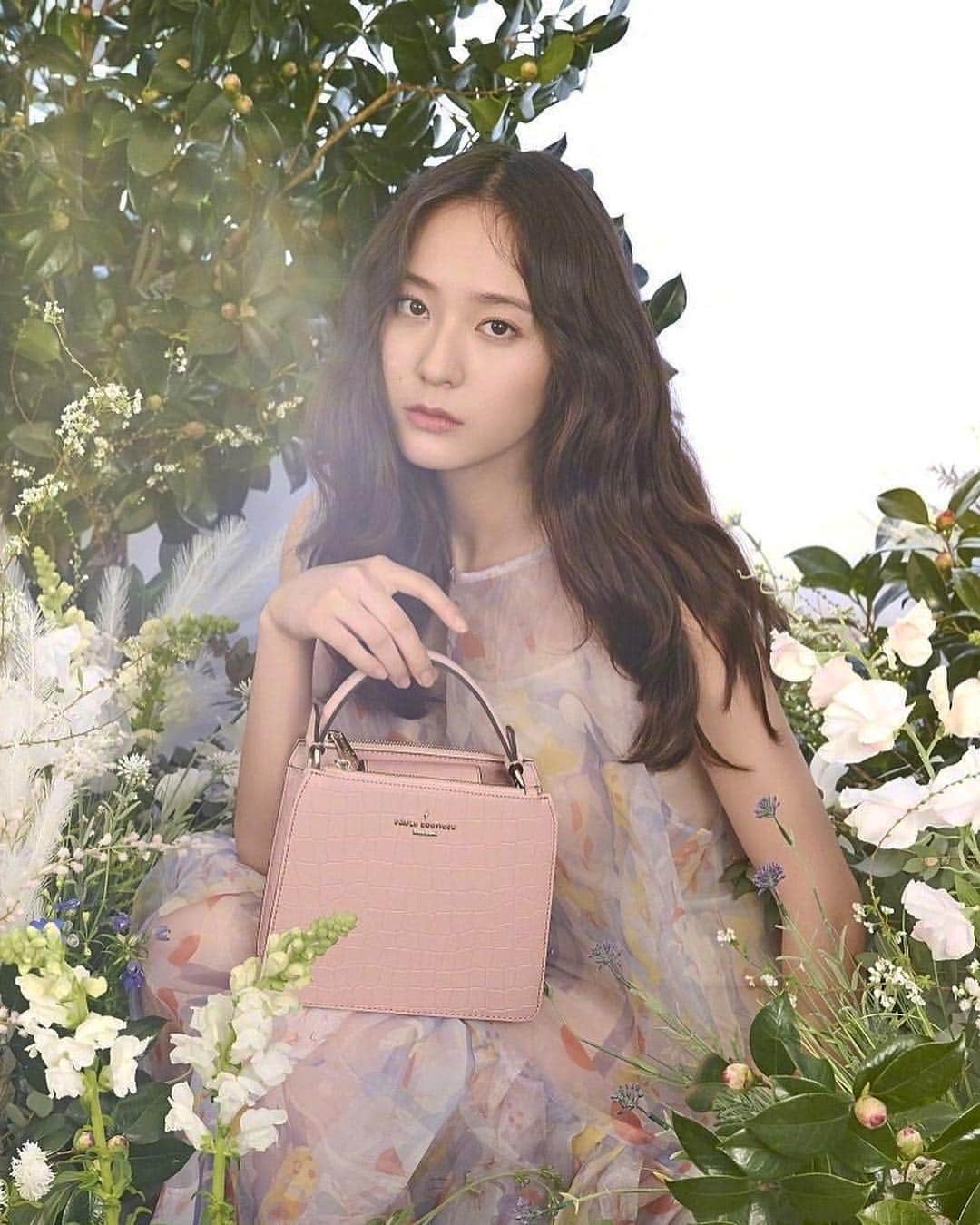 ジェシカのインスタグラム：「#Krystal X Paul Boutique 🍃」
