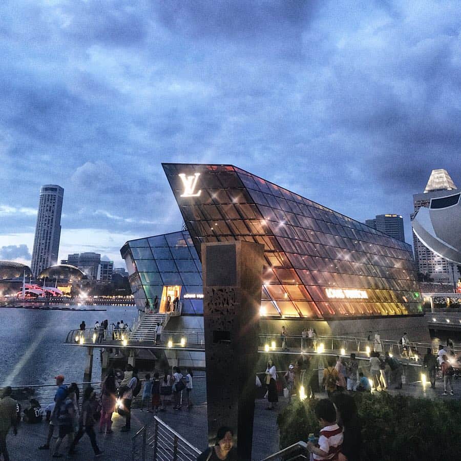 Marumiのインスタグラム：「もう一ヶ月 💨 . #singapore #marinabaysands」