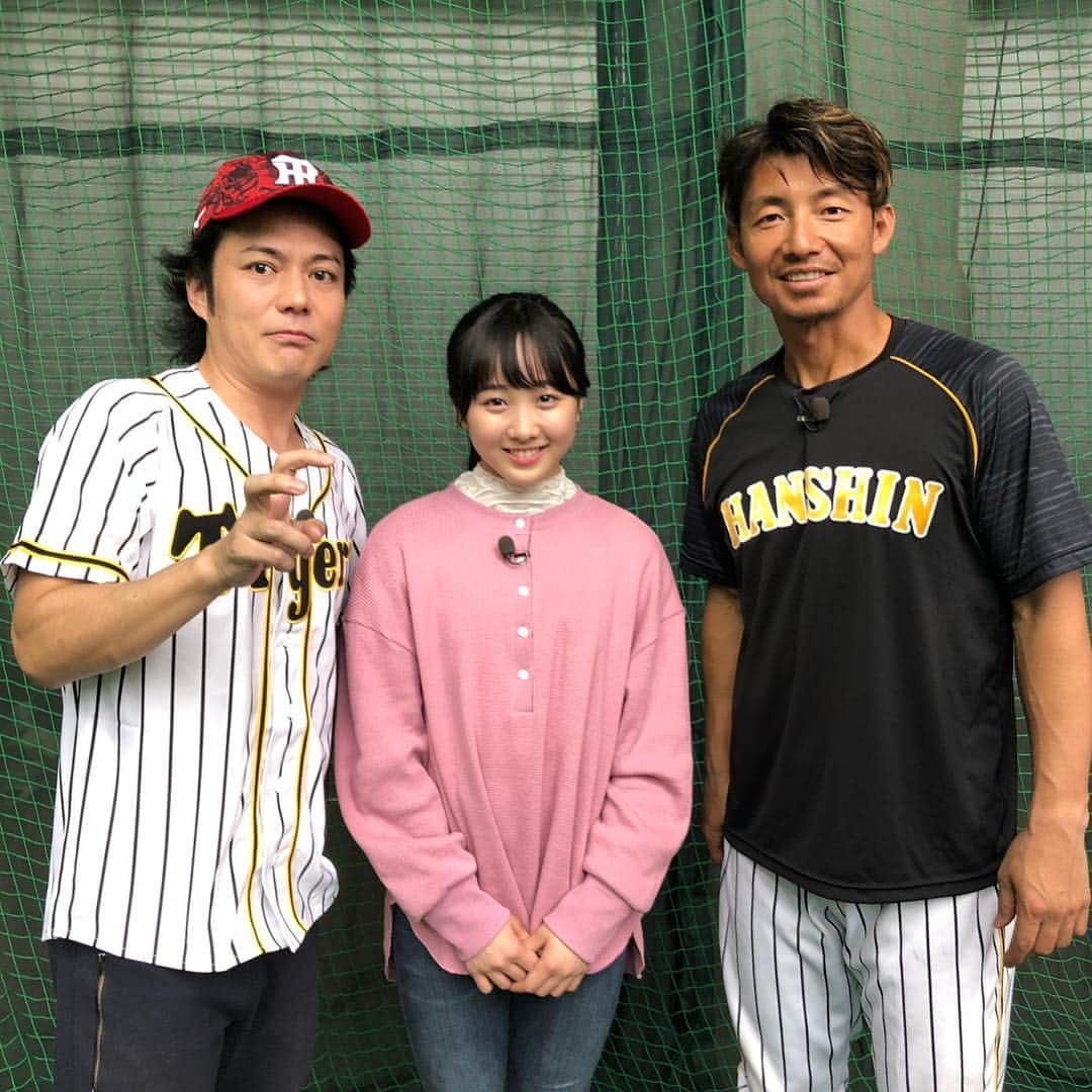 阪神タイガースさんのインスタグラム写真 - (阪神タイガースInstagram)「先日、関西のスポーツバラエティ番組の収録がありました！関西にお住いの方、是非チェックしてください！ #鳥谷敬 選手 #糸井嘉男 選手 #こいでさん  #本田望結 さん #西勇輝 選手も登場します #是非見てください #阪神タイガース #ちばりよータイガース」2月8日 16時18分 - hanshintigers_official