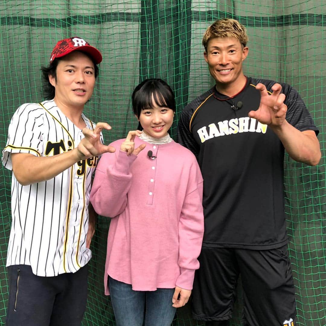 阪神タイガースさんのインスタグラム写真 - (阪神タイガースInstagram)「先日、関西のスポーツバラエティ番組の収録がありました！関西にお住いの方、是非チェックしてください！ #鳥谷敬 選手 #糸井嘉男 選手 #こいでさん  #本田望結 さん #西勇輝 選手も登場します #是非見てください #阪神タイガース #ちばりよータイガース」2月8日 16時18分 - hanshintigers_official